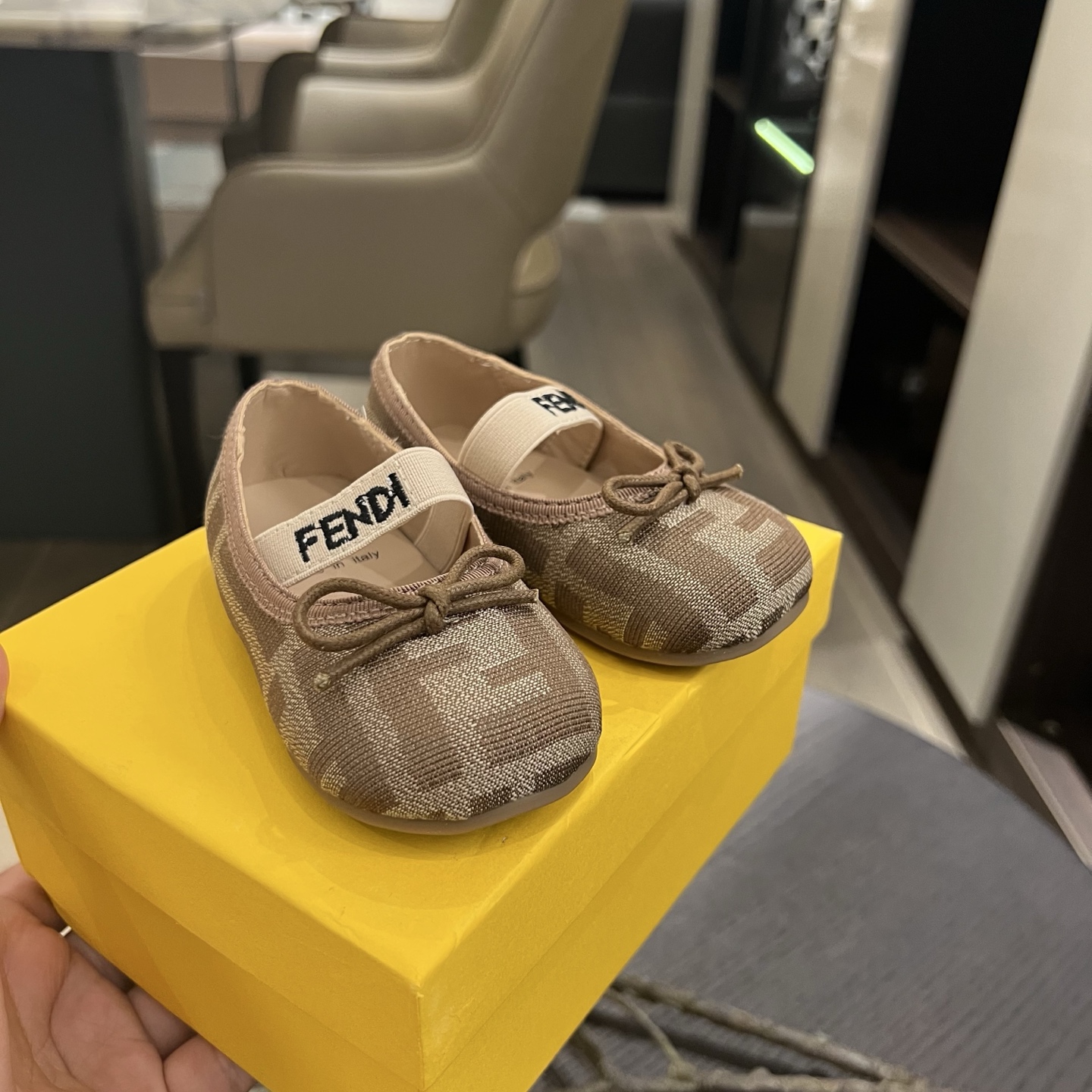 Children's shoes child